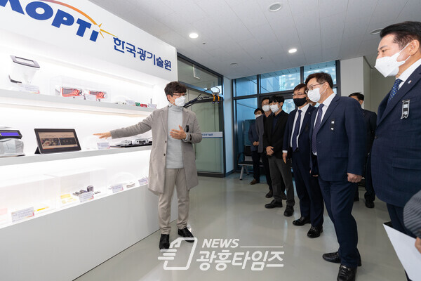 산업혁신 기반구축(XR광학부품) 사업 업무 협약식(사진제공=경기도) 산업혁신 기반구축(XR광학부품) 사업 업무 협약식(사진제공=경기도)