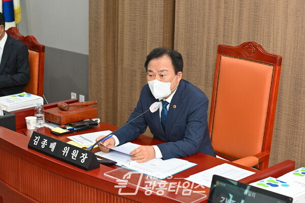 김종배 건설교통위원장, 2022년 행정사무감사 대장정 마무리(사진제공=경기도의회) 김종배 건설교통위원장, 2022년 행정사무감사 대장정 마무리(사진제공=경기도의회)