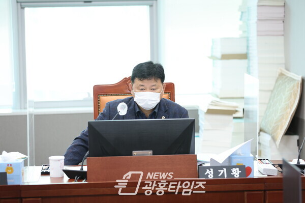 성기황 의원, RE100 안정적인 확대 방안 마련 촉구 등 다양한 정책 제안(사진제공=경기도의회) 성기황 의원, RE100 안정적인 확대 방안 마련 촉구 등 다양한 정책 제안(사진제공=경기도의회)