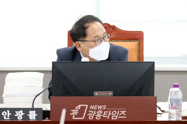 안광률 의원, 경기도의회 사무처 권한 강화 방안 마련 주문(사진제공=경기도의회) 안광률 의원, 경기도의회 사무처 권한 강화 방안 마련 주문(사진제공=경기도의회)
