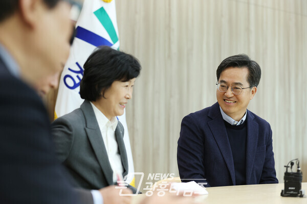김동연 지사, 소상공인연합회 회장 등 면담(사진제공=경기도) 김동연 지사, 소상공인연합회 회장 등 면담(사진제공=경기도)