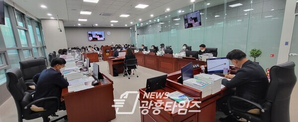 보건복지위원회, 2023년도 경기도 복지국 예산심의에서 예산 효과적 집행 요구(사진제공=경기도의회) 보건복지위원회, 2023년도 경기도 복지국 예산심의에서 예산 효과적 집행 요구(사진제공=경기도의회)