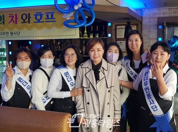 광명갑 지역위원회 여성봉사단 원더우먼, 자선바자회 '사랑을 싣는 차와 호프' 열어(사진제공=임오경 의원실) 광명갑 지역위원회 여성봉사단 원더우먼, 자선바자회 '사랑을 싣는 차와 호프' 열어(사진제공=임오경 의원실)
