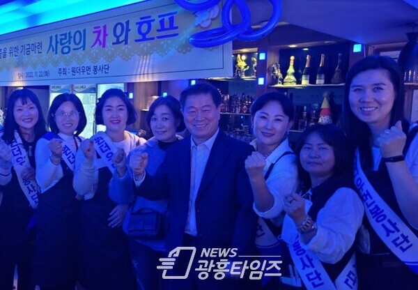 광명갑 지역위원회 여성봉사단 원더우먼, 자선바자회 '사랑을 싣는 차와 호프' 열어(사진제공=임오경 의원실) 광명갑 지역위원회 여성봉사단 원더우먼, 자선바자회 '사랑을 싣는 차와 호프' 열어(사진제공=임오경 의원실)