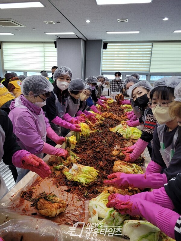은행동_김장김치 나눔(사진제공=은행동 행정복지센터)