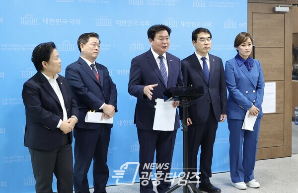 시흥·광명, 명품자족 신도시 조성 촉구 공동 기자회견(사진제공=시흥시) 시흥·광명, 명품자족 신도시 조성 촉구 공동 기자회견(사진제공=시흥시)