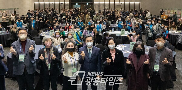 정윤경 의원, 직접민주주의 장 '경기도민 정책축제 원탁토론'에서 도민 의견 들어(사진제공=경기도의회) 정윤경 의원, 직접민주주의 장 '경기도민 정책축제 원탁토론'에서 도민 의견 들어(사진제공=경기도의회)