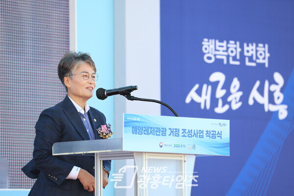 해양레저관광거점조성사업착공식_축사중인 송미희 의장(사진제공=시흥시의회) 해양레저관광거점조성사업착공식_축사중인 송미희 의장(사진제공=시흥시의회)