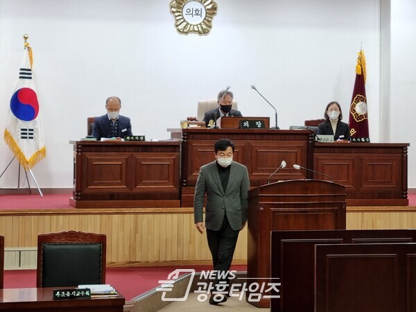 김귀근 군포시의회 의회운영위원회 위원장 당선 인사(사진제공=군포시의회) 김귀근 군포시의회 의회운영위원회 위원장 당선 인사(사진제공=군포시의회)