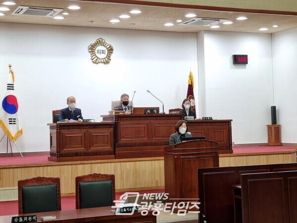 신금자 군포시의회 행정복지위원회 위원장 당선 인사(사진제공=군포시의회) 신금자 군포시의회 행정복지위원회 위원장 당선 인사(사진제공=군포시의회)