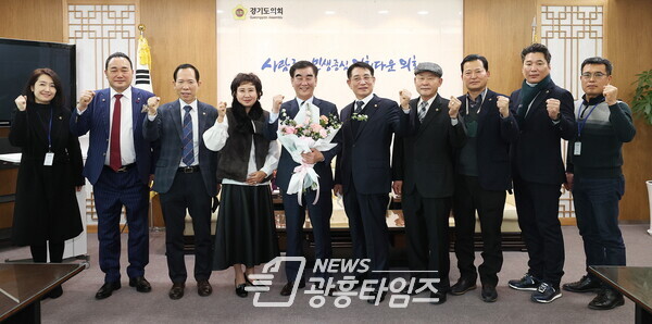 염종현 의장, 10일 '바르게살기운동 경기도협의회' 임원진 접견 (사진제공=경기도의회) 염종현 의장, 10일 '바르게살기운동 경기도협의회' 임원진 접견 (사진제공=경기도의회)