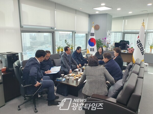 도의회 국민의힘 부의장, 대표단, 상임위원장단 회의 (사진제공=경기도의회 국민의힘) 도의회 국민의힘 부의장, 대표단, 상임위원장단 회의 (사진제공=경기도의회 국민의힘)