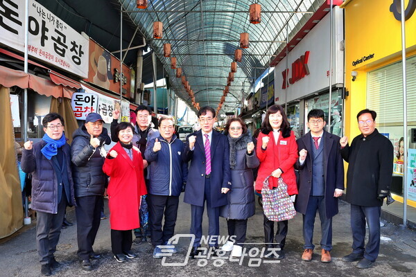의왕시의회 전통시장 방문(사진제공=의왕시의회) 의왕시의회 전통시장 방문(사진제공=의왕시의회)