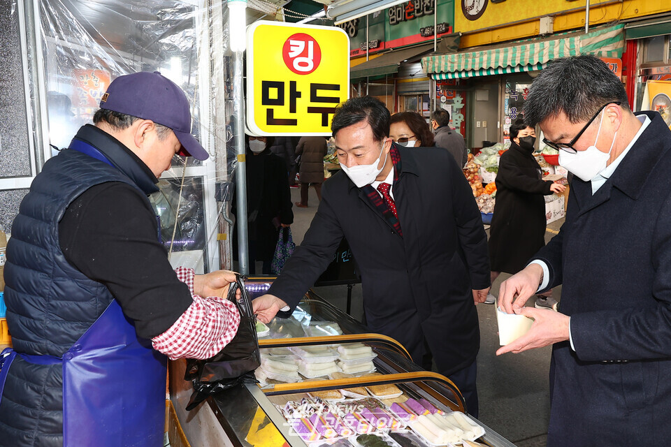 의왕시,설맞이 전통시장 장보기 행사 실시_김성제 의왕시장 (사진제공=의왕시)