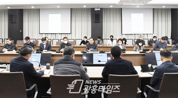 시흥시가 주요 시정 현안에 대한 논의와 부서별 소통을 위한 2월 첫 공감회의를 개최했다(사진제공=시흥시) 시흥시가 주요 시정 현안에 대한 논의와 부서별 소통을 위한 2월 첫 공감회의를 개최했다(사진제공=시흥시)