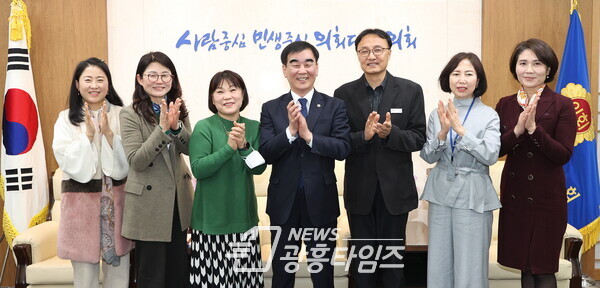 염종현 의장, ‘숲 교육’ 확대 위한 계속사업 발굴 제안...9일 한국숲유치원협회 경기지회 면담 (사진제공=광명시) 염종현 의장, ‘숲 교육’ 확대 위한 계속사업 발굴 제안...9일 한국숲유치원협회 경기지회 면담 (사진제공=광명시)