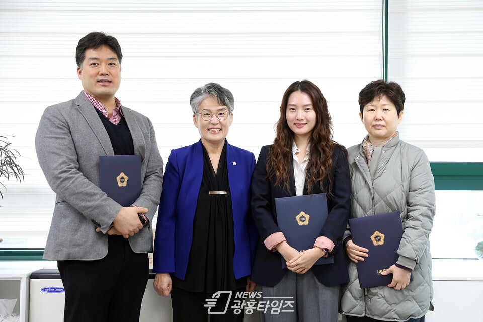 시흥시의회, 의원 연구단체 심의위원회 위촉식(사진제공=시흥시의회) 시흥시의회, 의원 연구단체 심의위원회 위촉식(사진제공=시흥시의회)