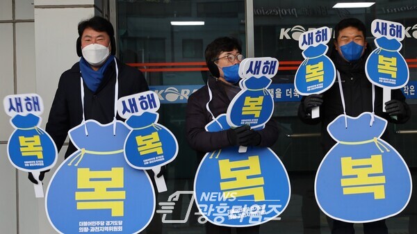 왼쪽부터 의왕시의회 서창수,김태흥,한채훈 의원(사진제공=의왕시의회) 왼쪽부터 의왕시의회 서창수,김태흥,한채훈 의원(사진제공=의왕시의회)