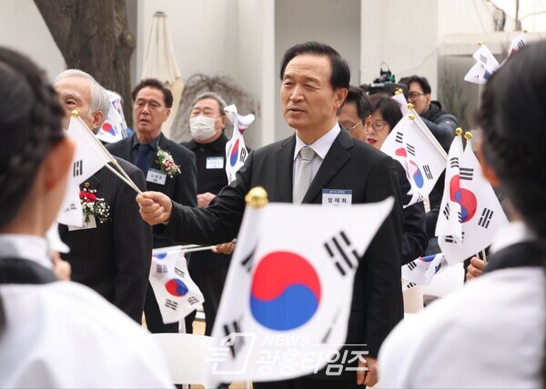 임태희 교육감“자주독립 불씨 됐던 3.1운동처럼 경기교육은 다가올 미래 준비해 나갈 것”(사진제공=경기도교육청) 임태희 교육감“자주독립 불씨 됐던 3.1운동처럼 경기교육은 다가올 미래 준비해 나갈 것”(사진제공=경기도교육청)