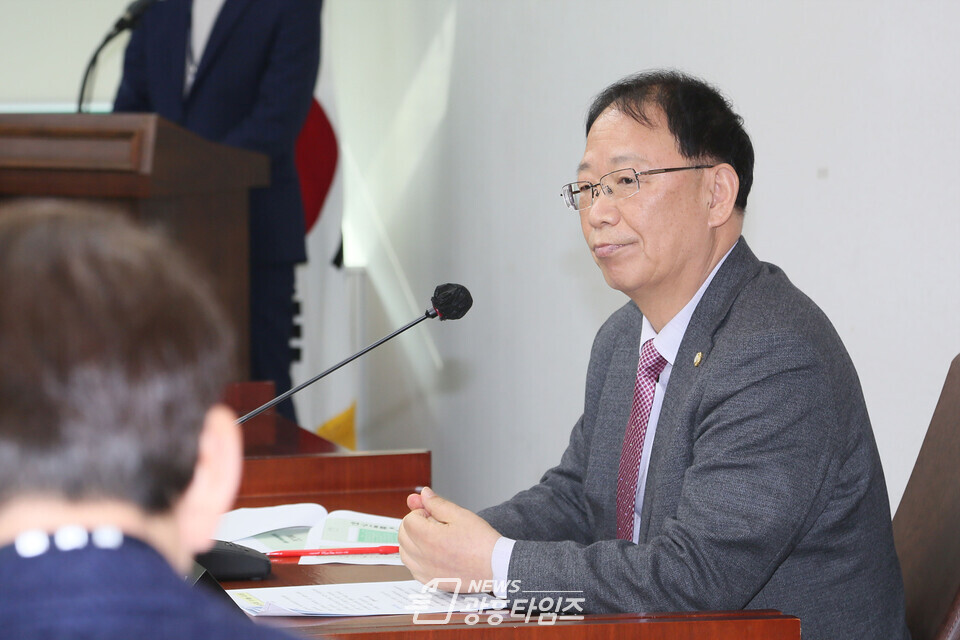시흥시 자치법규정비 연구회_성훈창 대표 의원(사진제공=시흥시의회) 시흥시 자치법규정비 연구회_성훈창 대표 의원(사진제공=시흥시의회)