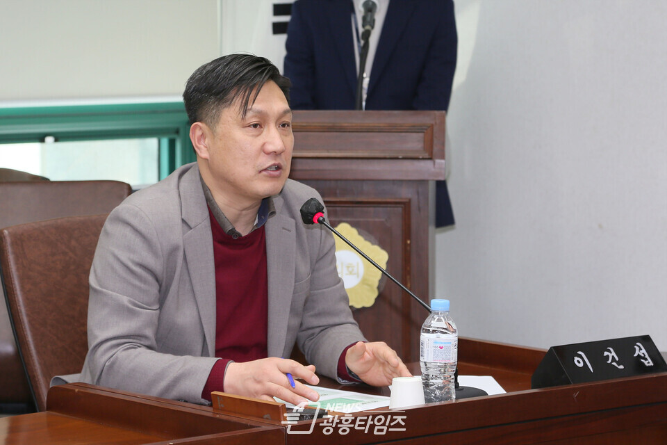 시흥시 자치법규정비 연구회_이건섭 의원(사진제공=시흥시의회) 시흥시 자치법규정비 연구회_이건섭 의원(사진제공=시흥시의회)