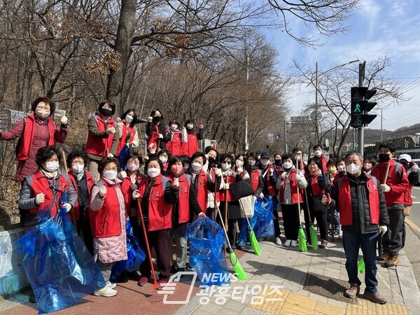  오전동통장 환경정화활동(사진제공=오전동 주민센터)