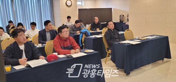 건설교통위원회, 교통약자 이동지원센터 환승주차장 준공영제 논의 (사진제공=경기도의회) 건설교통위원회, 교통약자 이동지원센터 환승주차장 준공영제 논의 (사진제공=경기도의회)