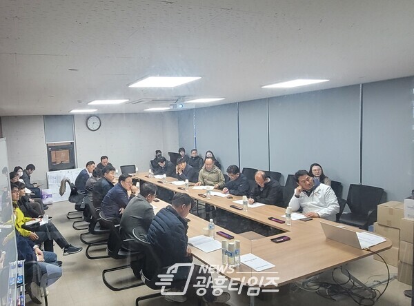 건설교통위원회, 교통약자 이동지원센터 환승주차장 준공영제 논의 (사진제공=경기도의회) 건설교통위원회, 교통약자 이동지원센터 환승주차장 준공영제 논의 (사진제공=경기도의회)