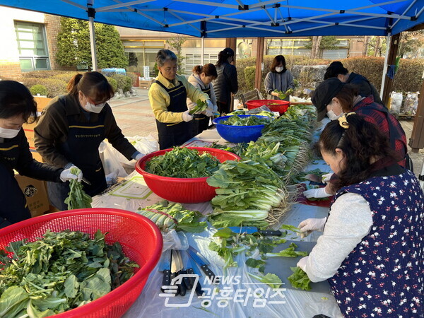  정왕1동 나눔애 계절김치 행사추진 (사진제공=정왕1동 행정복지센터)