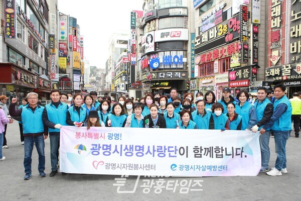 임오경 국회의원, ‘클린데이’활동으로 철산 상업지구 일대 환경정화 활동 나서(사진제공=임오경 의원실) 임오경 국회의원, ‘클린데이’활동으로 철산 상업지구 일대 환경정화 활동 나서(사진제공=임오경 의원실)