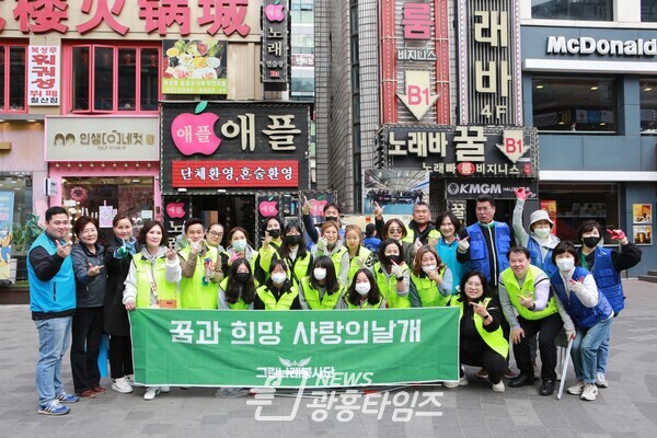 임오경 국회의원, ‘클린데이’활동으로 철산 상업지구 일대 환경정화 활동 나서(사진제공=임오경 의원실) 임오경 국회의원, ‘클린데이’활동으로 철산 상업지구 일대 환경정화 활동 나서(사진제공=임오경 의원실)