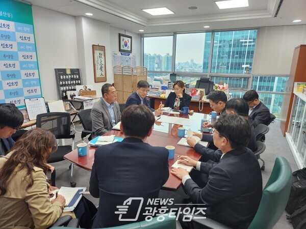 임오경 국회의원, 국토교통부·LH·광명시와 광명시흥신도시 광역교통대책 현안 협의(사진제공=임오경 의원실) 임오경 국회의원, 국토교통부·LH·광명시와 광명시흥신도시 광역교통대책 현안 협의(사진제공=임오경 의원실)