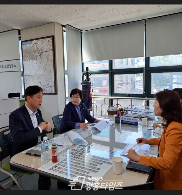 김영기 의원, 의왕시 경제활성화를 위한 의왕시여성기업인협의회와 정담회 개최 (사진제공=김영기 의원실) 김영기 의원, 의왕시 경제활성화를 위한 의왕시여성기업인협의회와 정담회 개최 (사진제공=김영기 의원실)