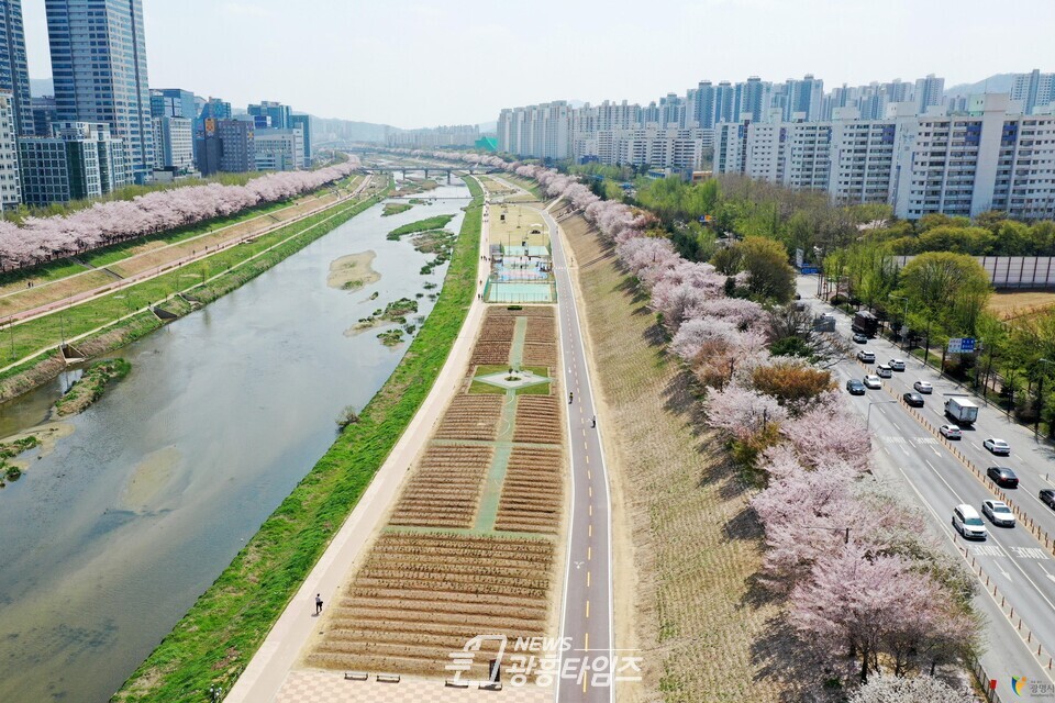 24일 광명시에 따르면 산림청은 지방정원 예정지 신청에 대한 사전 현장실사와 평가를 거쳐 지난 21일 안양천 지방정원 조성예정지 지정을 승인했다(사진제공=광명시) 24일 광명시에 따르면 산림청은 지방정원 예정지 신청에 대한 사전 현장실사와 평가를 거쳐 지난 21일 안양천 지방정원 조성예정지 지정을 승인했다(사진제공=광명시)