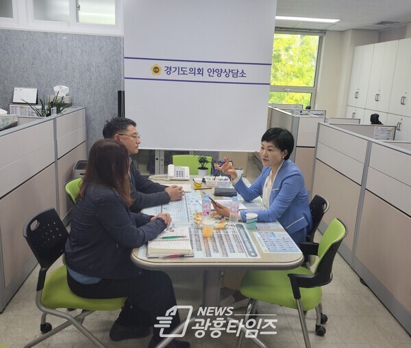 이채명 의원, '디지털 문해력 조례개정 관련 정담회' 가져(사진제공=경기도의회 안양상담소) 이채명 의원, '디지털 문해력 조례개정 관련 정담회' 가져(사진제공=경기도의회 안양상담소)