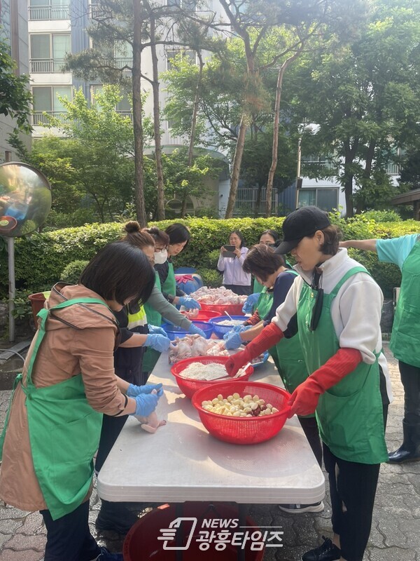  정왕1동 새마을부녀회, 삼계탕 나눔행사(사진제공=정왕1동 행정복지센터)