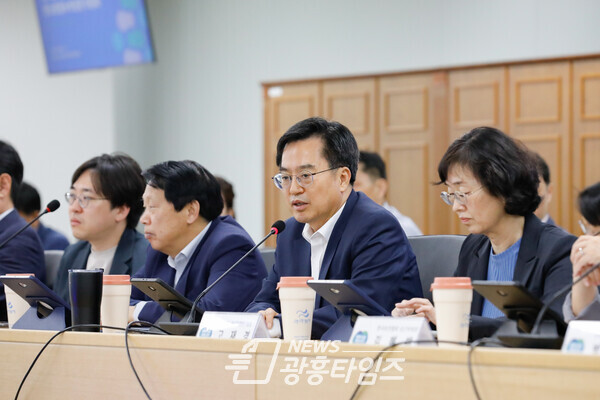 기후도지사 김동연, 경기 RE100 본격 시동…모든 공공기관에 태양광발전시설 설치(사진제공=경기도) 기후도지사 김동연, 경기 RE100 본격 시동…모든 공공기관에 태양광발전시설 설치(사진제공=경기도)