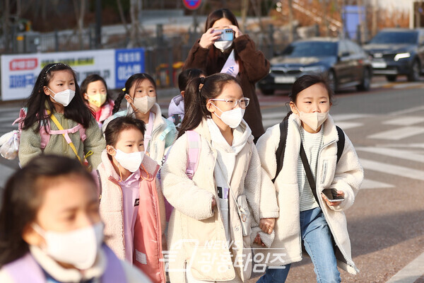  초등학교 등교학생(사진제공=의왕시)