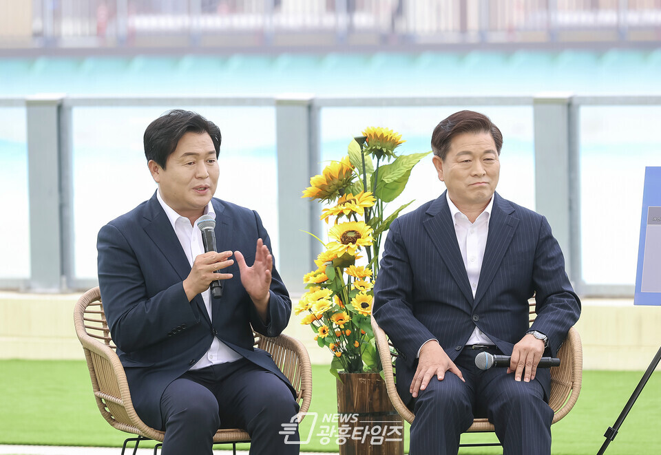 한빛방송 공감토크_좌측 부터 임병택 시흥시장 박승원 광명시장(사진제공=시흥시) 한빛방송 공감토크_좌측 부터 임병택 시흥시장 박승원 광명시장(사진제공=시흥시)