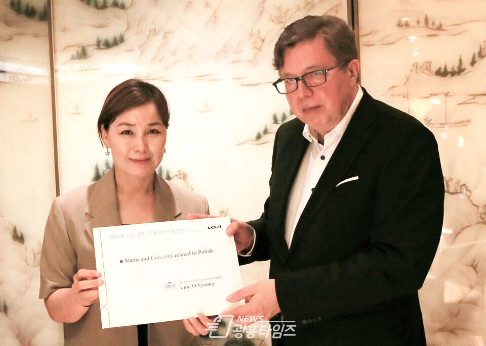 임오경 국회의원, 폴란드 내 기아 광명오토랜드 전기차 인프라 구축 확대 및 군용차량 비즈니스 진출 협력 요청(사진제공=임오경 의원실) 임오경 국회의원, 폴란드 내 기아 광명오토랜드 전기차 인프라 구축 확대 및 군용차량 비즈니스 진출 협력 요청(사진제공=임오경 의원실)