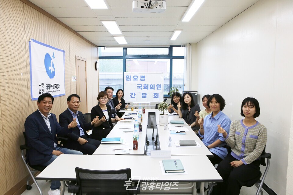 광명여성의 전화 - 임오경 국회의원, 가정폭력 피해자 안전과 인권 보호 위한 간담회 개최(사진제공=임오경 의원실) 광명여성의 전화 - 임오경 국회의원, 가정폭력 피해자 안전과 인권 보호 위한 간담회 개최(사진제공=임오경 의원실)