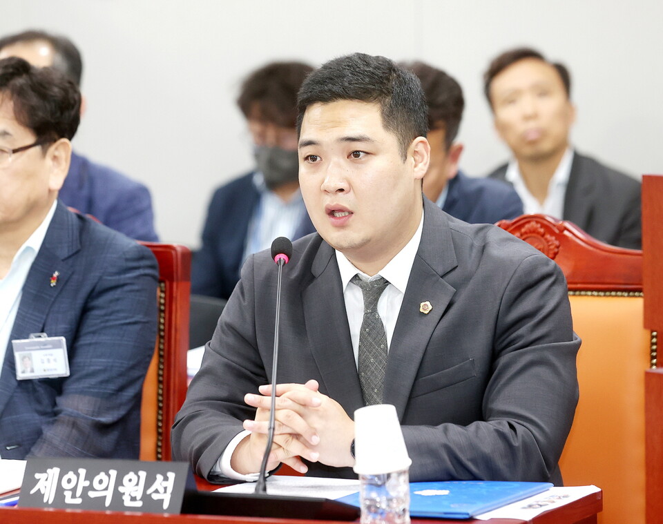 최민 의원, 지방의회의원 후원회 인정은 청렴한 정치와 유능한 정치 인재 유입을 위한 첫걸음 (사진제공=경기도의회) 최민 의원, 지방의회의원 후원회 인정은 청렴한 정치와 유능한 정치 인재 유입을 위한 첫걸음 (사진제공=경기도의회)