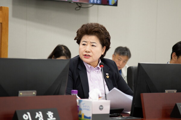 남경순 의원, 경제실 소관 공공기관 선택적 복지제도 차등지급 문제점 지적 (사진제공=경기도의회) 남경순 의원, 경제실 소관 공공기관 선택적 복지제도 차등지급 문제점 지적 (사진제공=경기도의회)