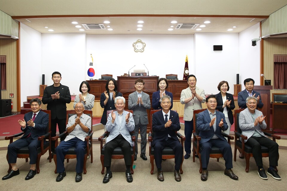 제9대 군포시의회 개원 1주년 기념(사진제공=군포시의회) 제9대 군포시의회 개원 1주년 기념(사진제공=군포시의회)