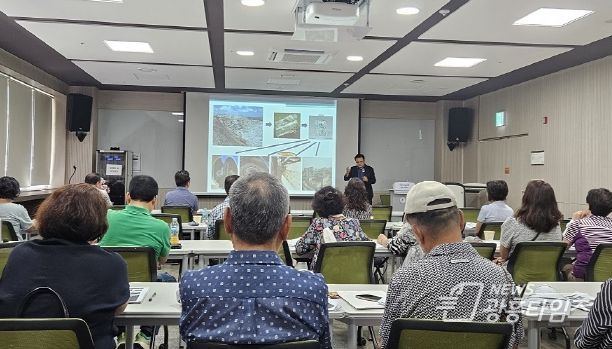 광명시는 지난 8월 공개 모집한 석면 시민감시단을 대상으로 지난 6일과 7일 이틀간 10시간에 걸쳐 전문 교육을 진행했다.