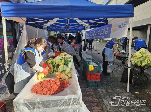 시흥로타리클럽, 신천동 이웃 20가구에 행복꾸러미 전달