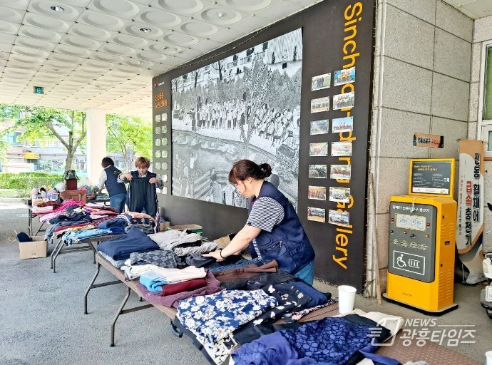 시흥시 신천동 제4기 주민자치회, '사랑나눔 바자회' 수익금 기부