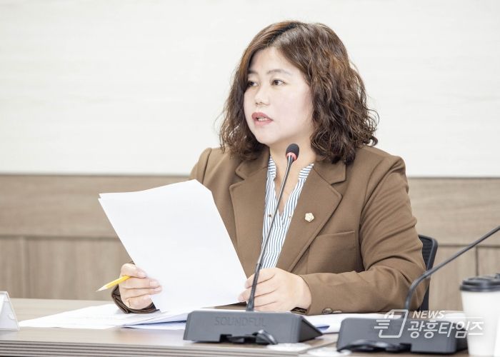 지난 14일 제293회 임시회 제1차 의회운영위원회에서의 박은정 의원 모습.