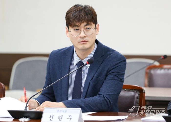 지난 15일 제293회 임시회 제1차 기획행정위원회에서의 선현우 의원 모습.