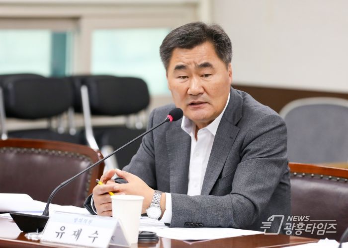 지난 15일 제293회 임시회 기획행정위원회에서의 유재수 의원 모습.
